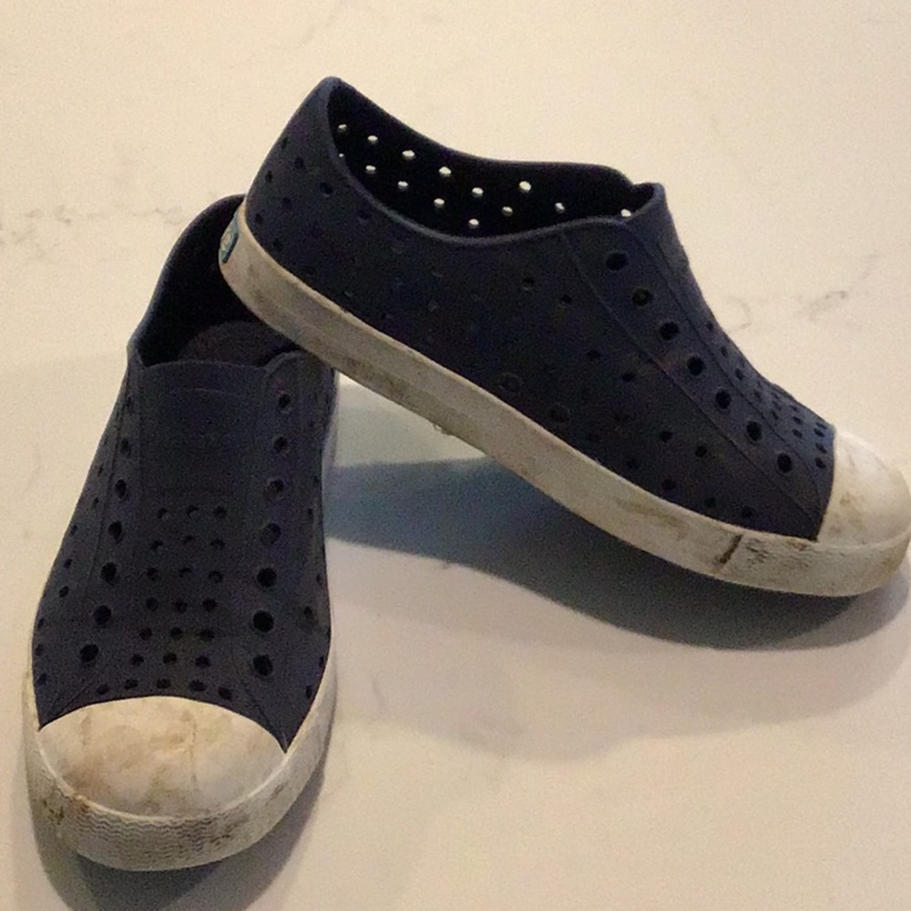 Native brand Navy shoes. Sz 1